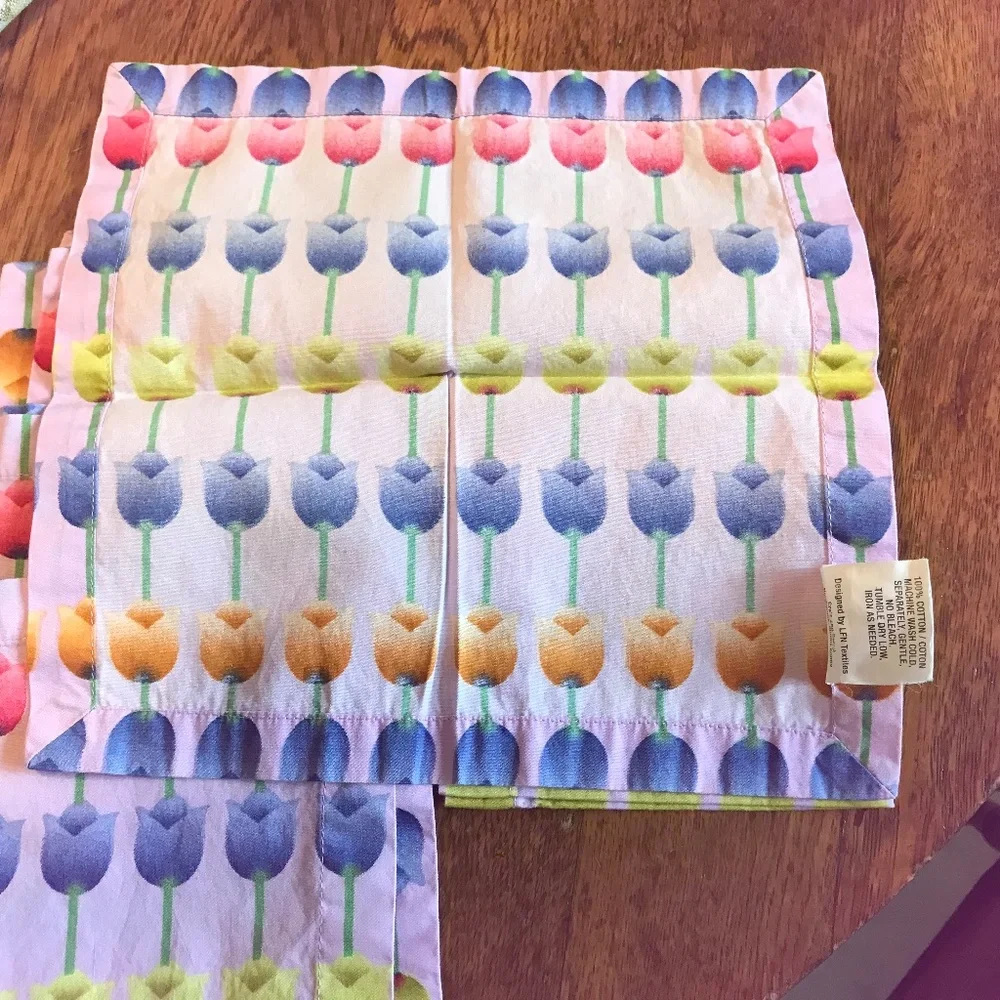 Set of 6 Crate & Barrel 🌷 🌷 lilac cocktail napkins